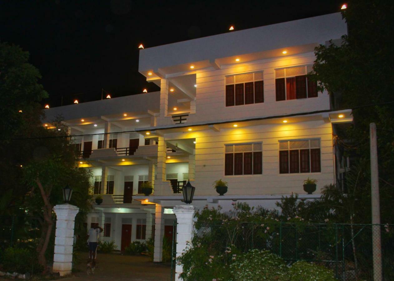 Hotel Senora Kataragama Exterior photo