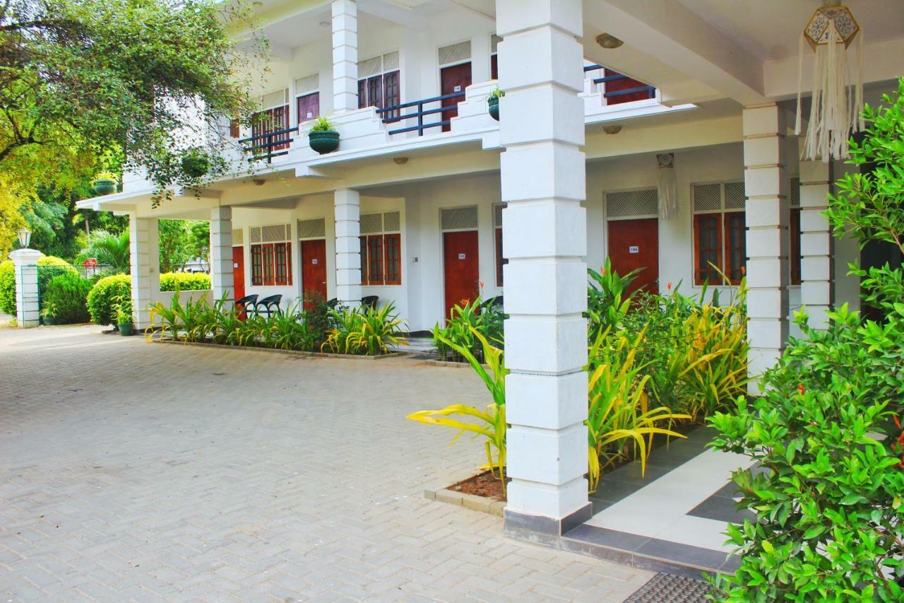 Hotel Senora Kataragama Exterior photo
